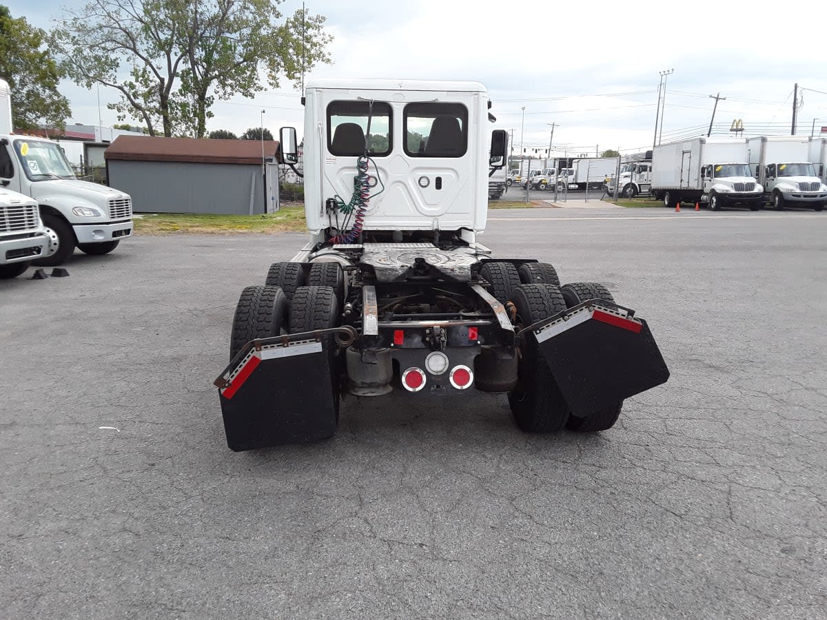 2020 Freightliner Cascadia in La Vergne, TN — photo 5