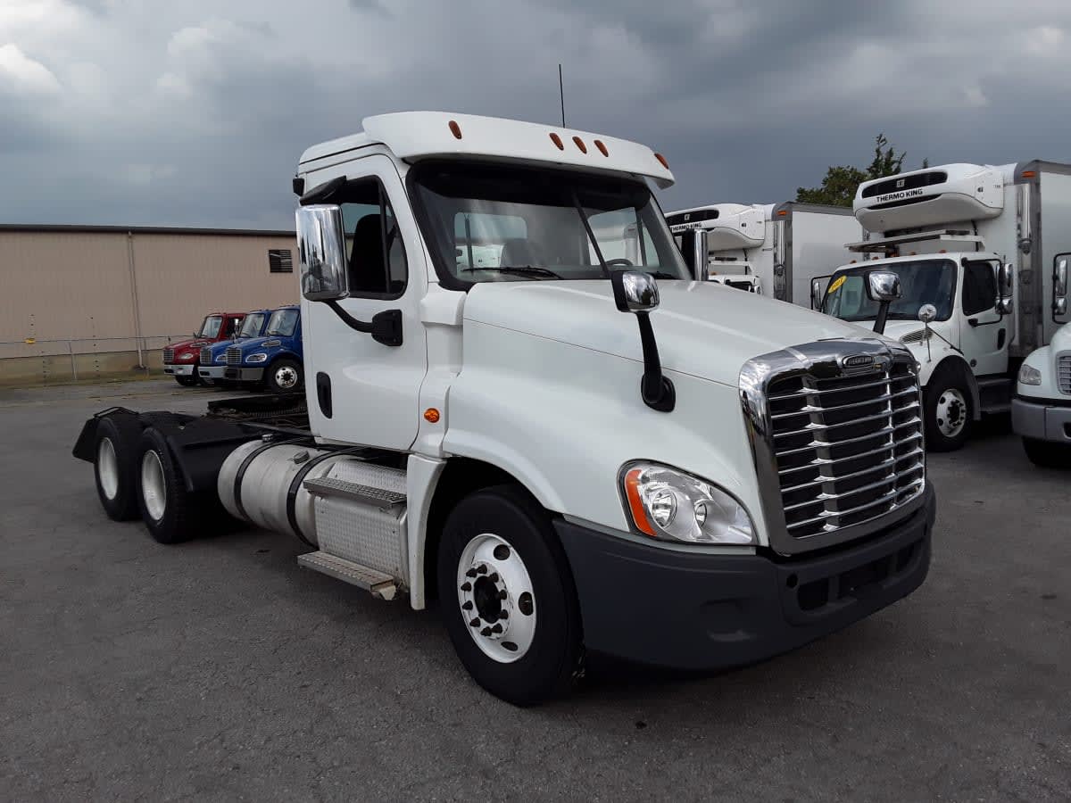 2020 Freightliner Cascadia in La Vergne, TN — photo 3