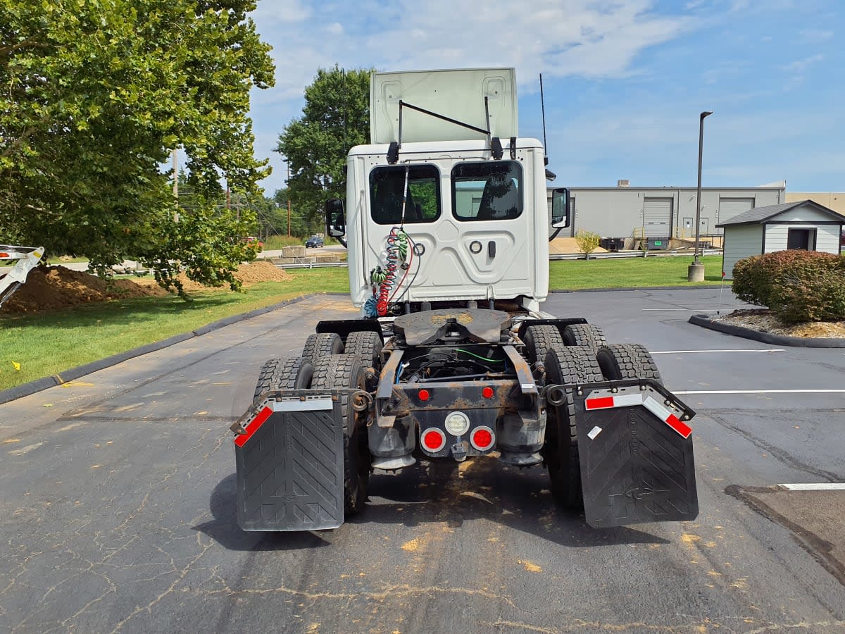2020 Freightliner Cascadia in O'fallon, MO — photo 5