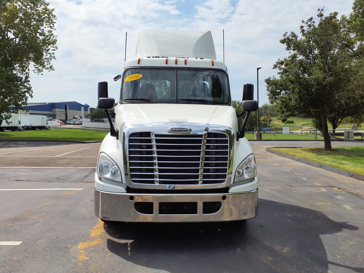 2020 Freightliner Cascadia in O'fallon, MO — photo 2