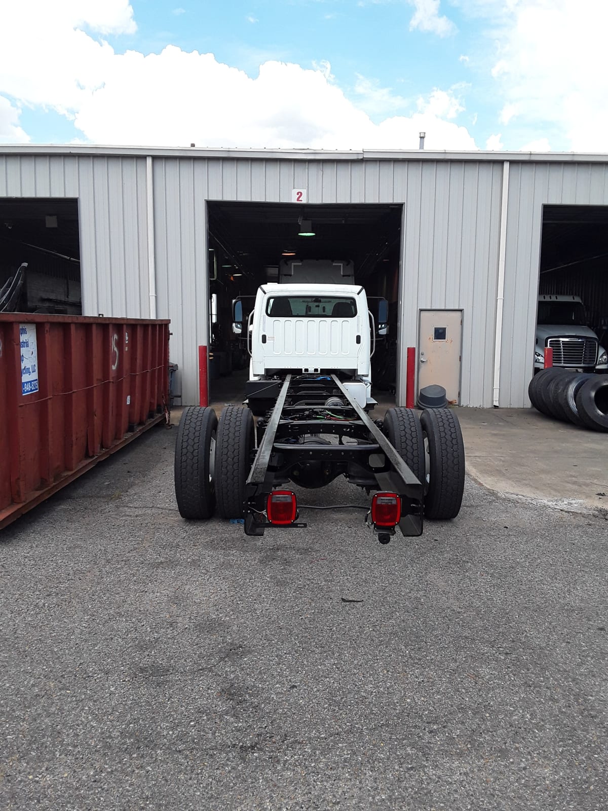 2019 Freightliner/Mercedes M2 106 880981