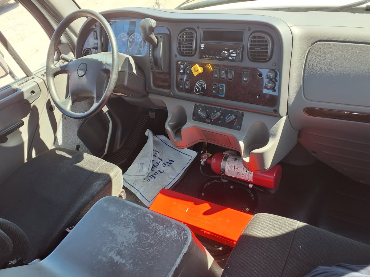 2020 Freightliner/Mercedes M2 106 880990