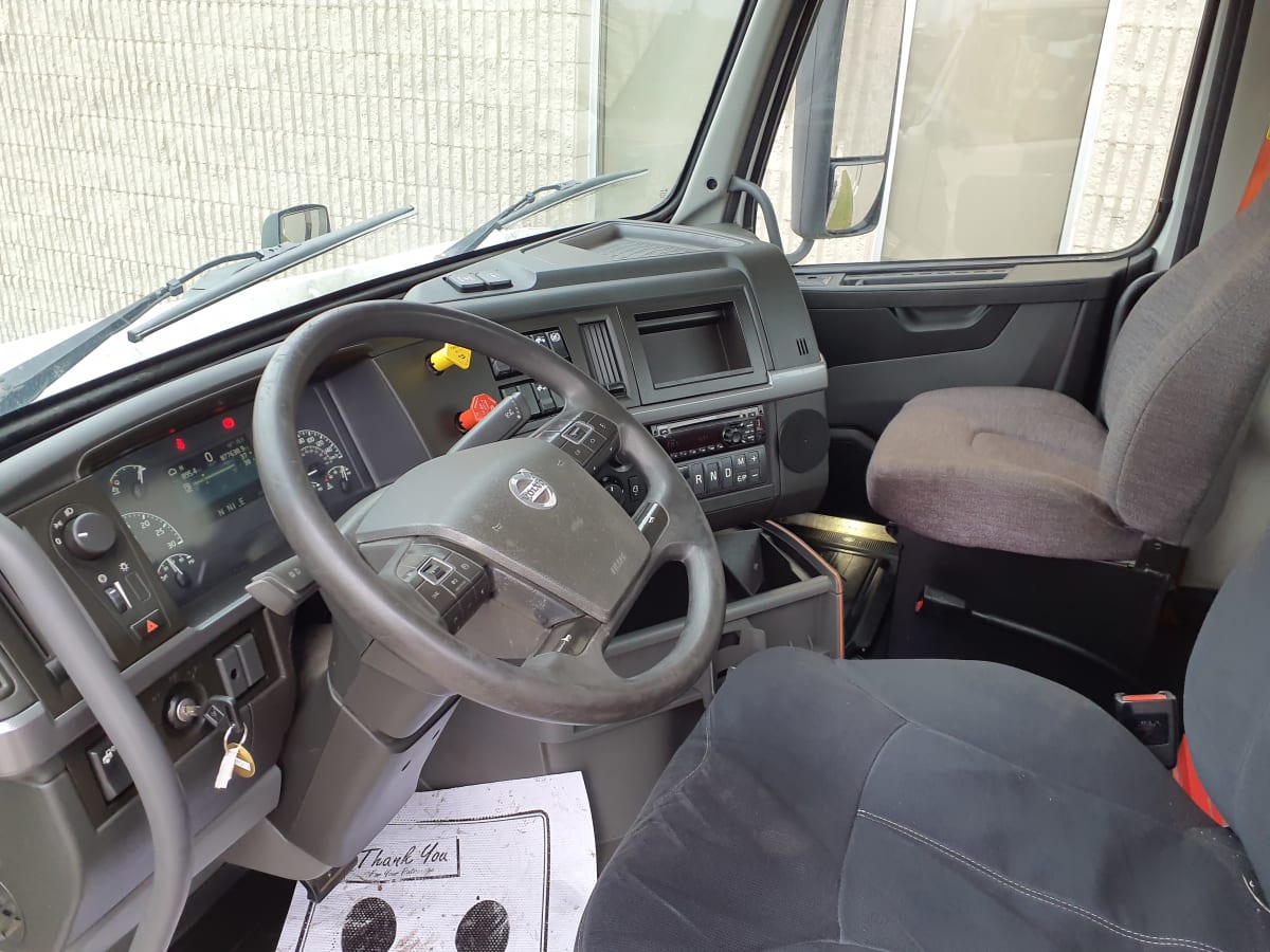 2019 Volvo VNL64T-300 881013