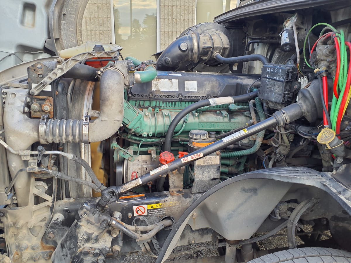 2019 Volvo VNL64T-300 881015