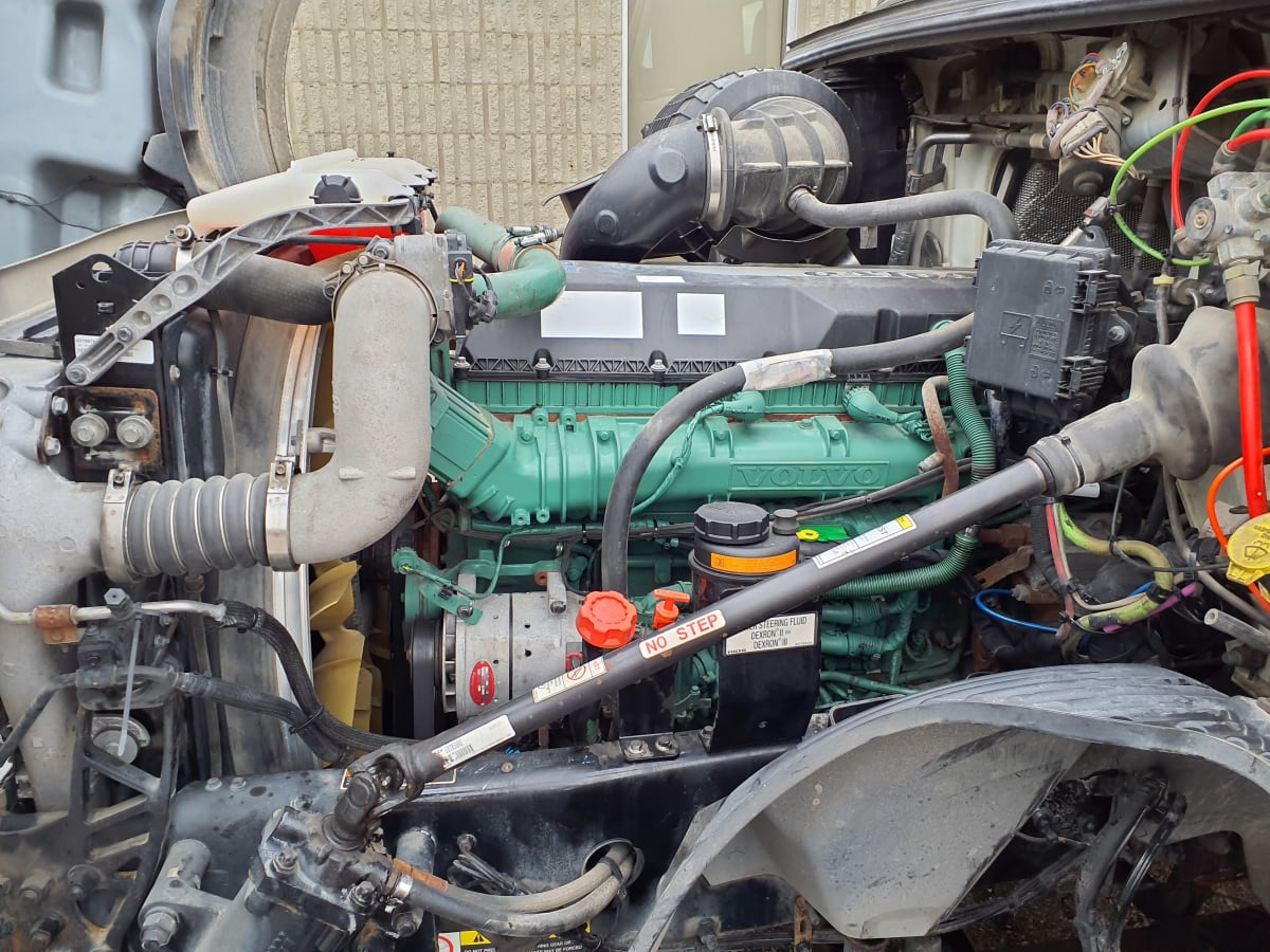 2019 Volvo VNL64T-300 881017