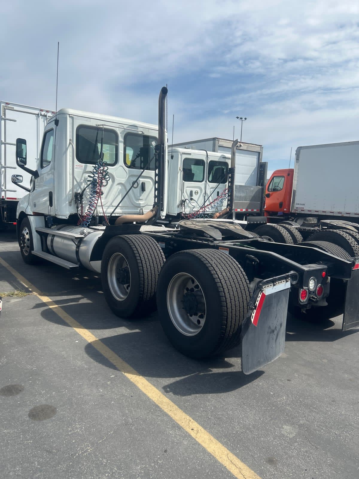 2020 Freightliner Cascadia in Pomona, CA — photo 6