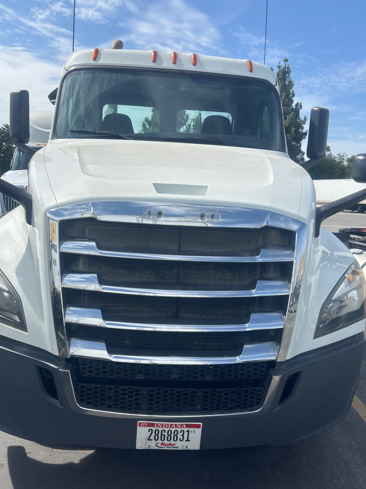 2020 Freightliner Cascadia in Pomona, CA — photo 2