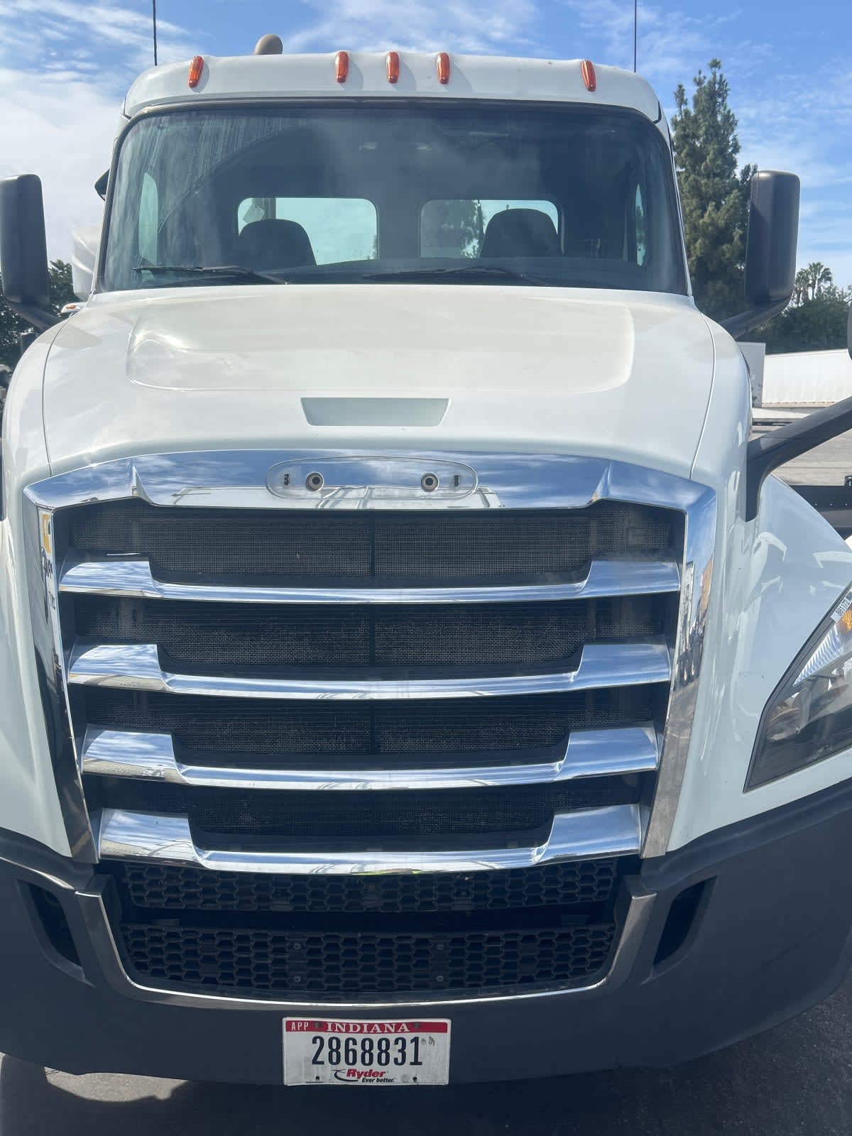 2020 Freightliner Cascadia in Pomona, CA — photo 8