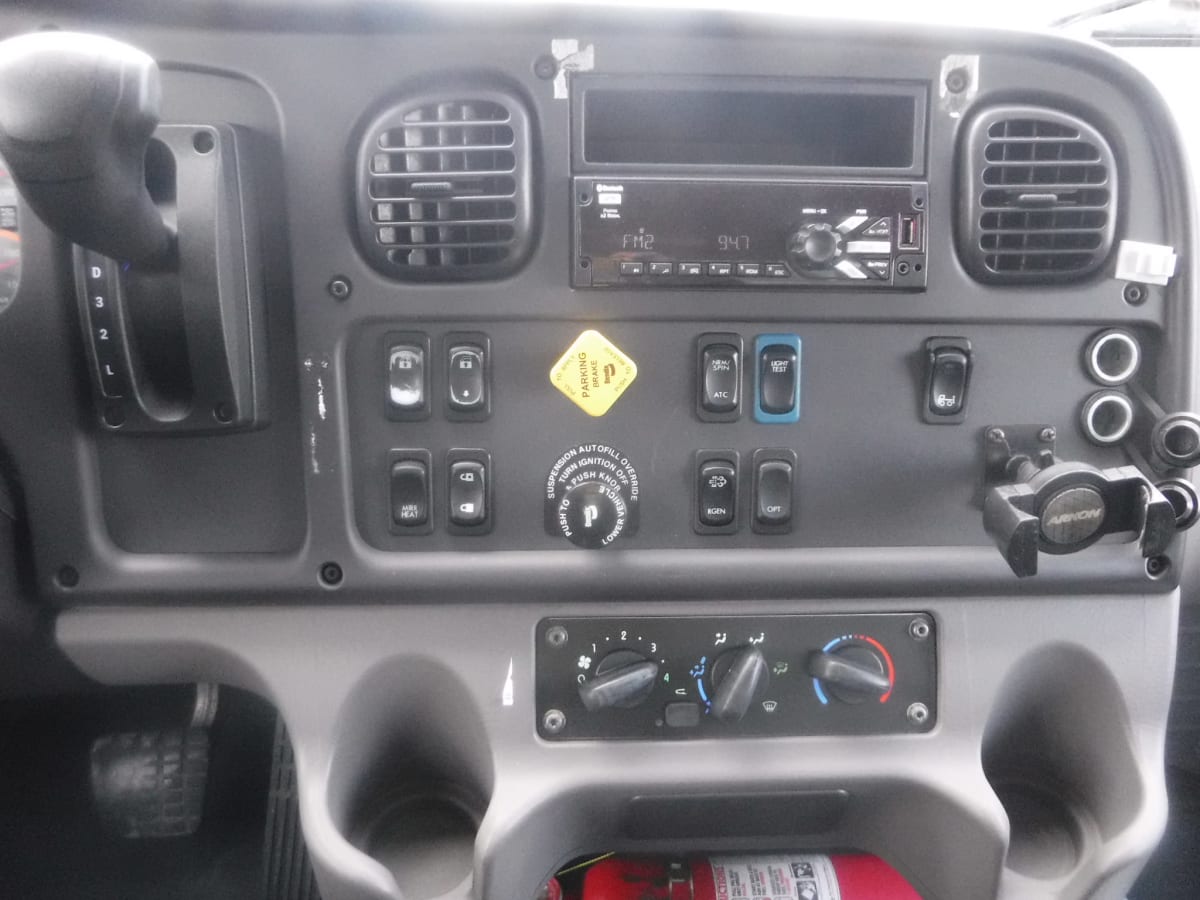 2019 Freightliner/Mercedes M2 106 881225