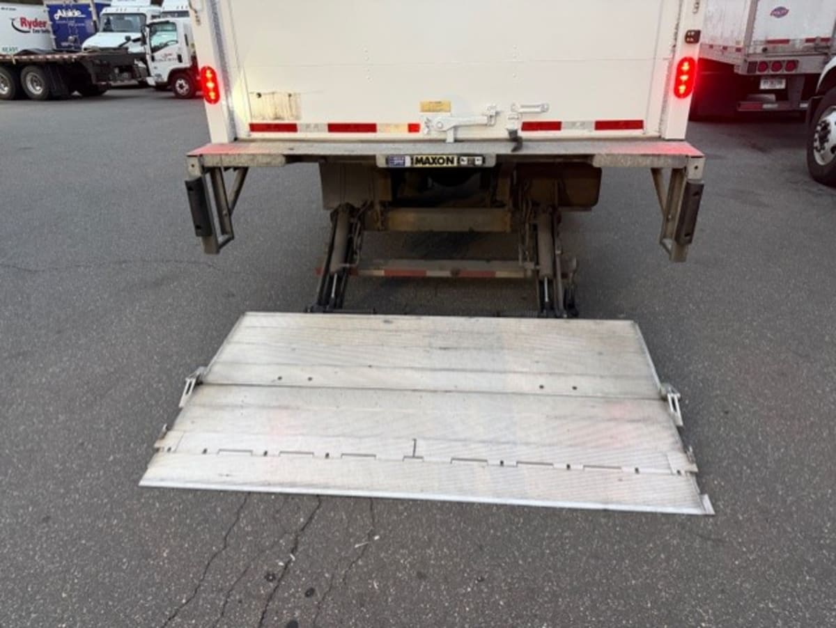 2019 Navistar International 4300 SBA 881235