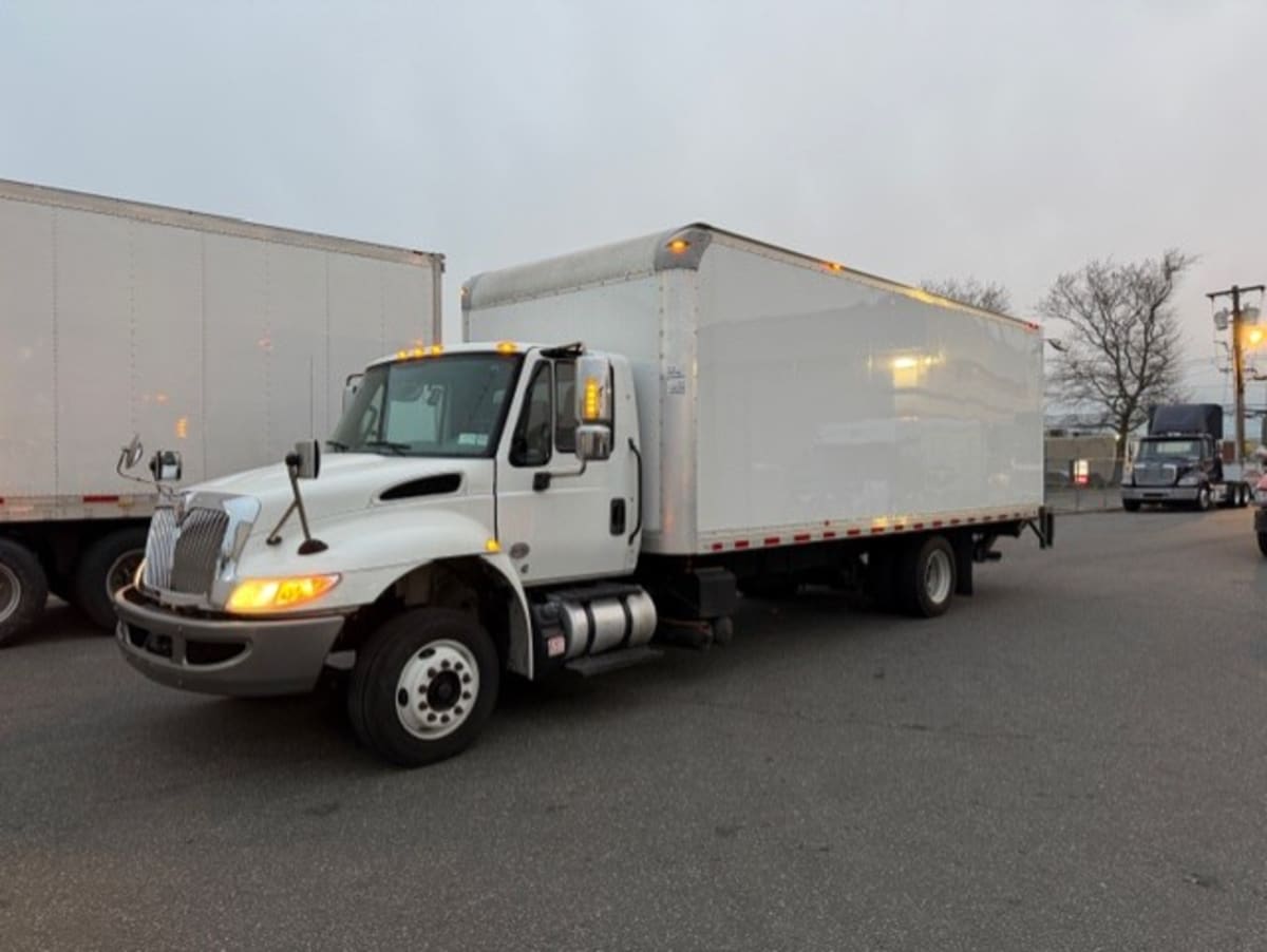 2019 Navistar International 4300 SBA 881235