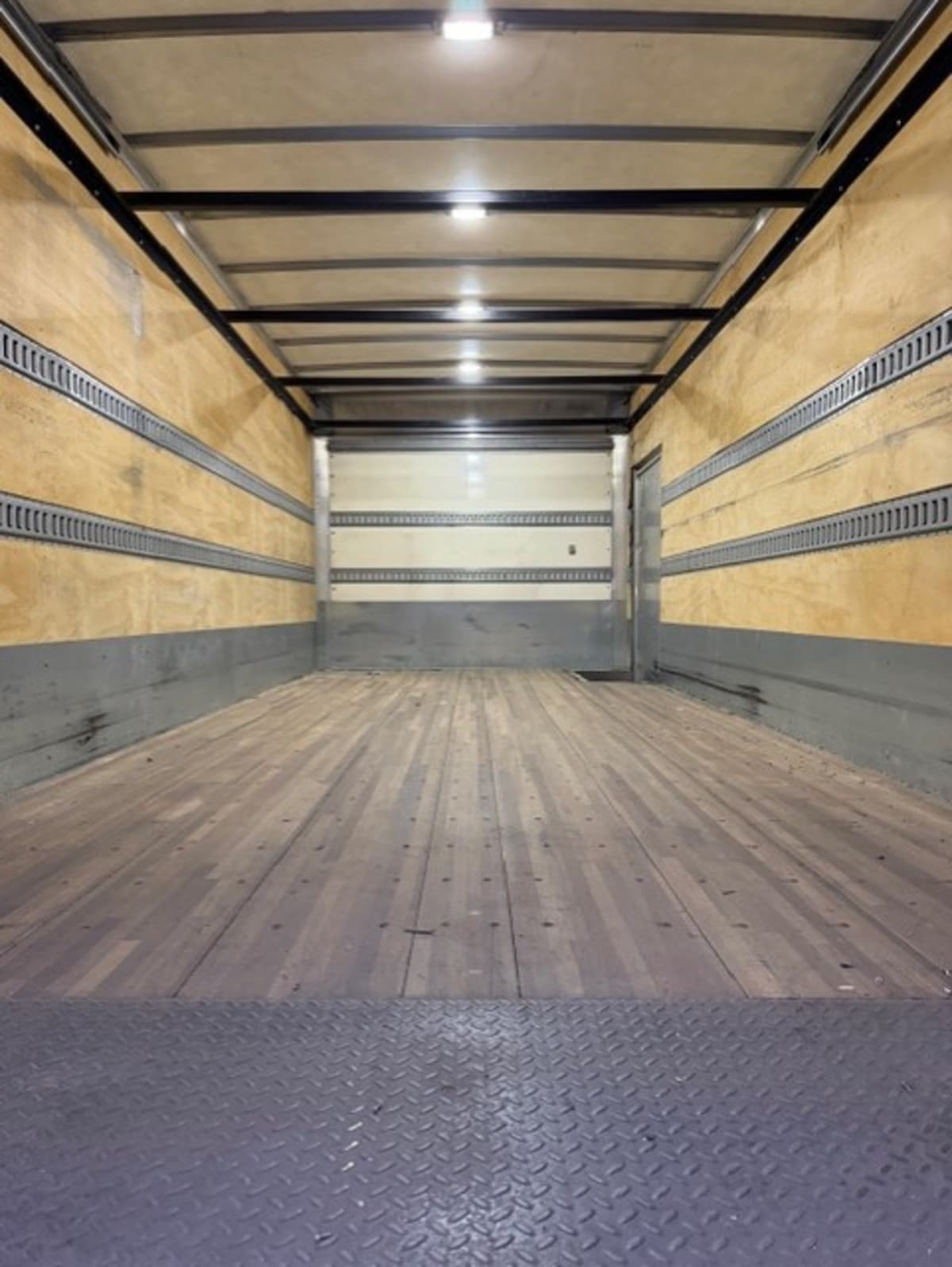 2019 Navistar International 4300 SBA 881235