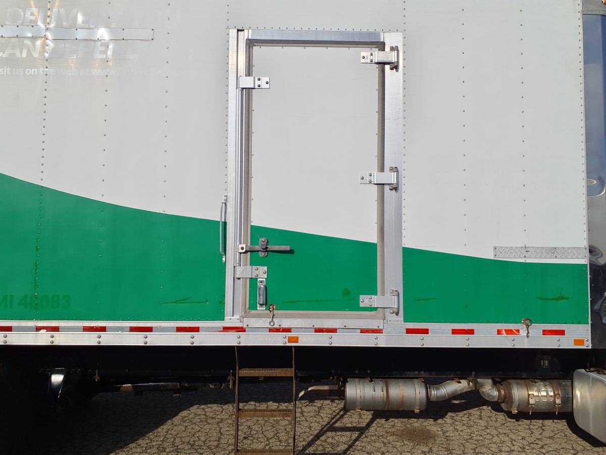 2020 Freightliner/Mercedes M2 106 881446