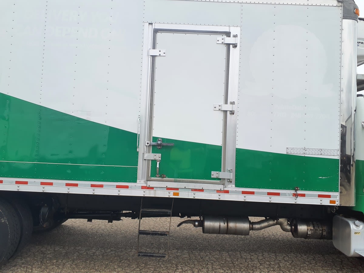 2020 Freightliner/Mercedes M2 106 881447