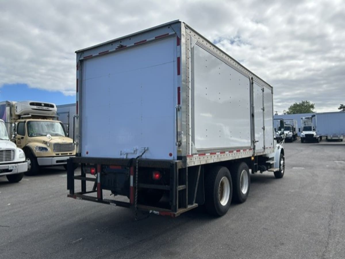 2019 Freightliner/Mercedes M2 106 881579