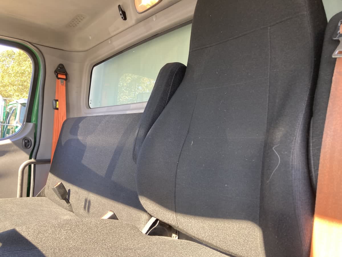 2019 Freightliner/Mercedes M2 106 881683