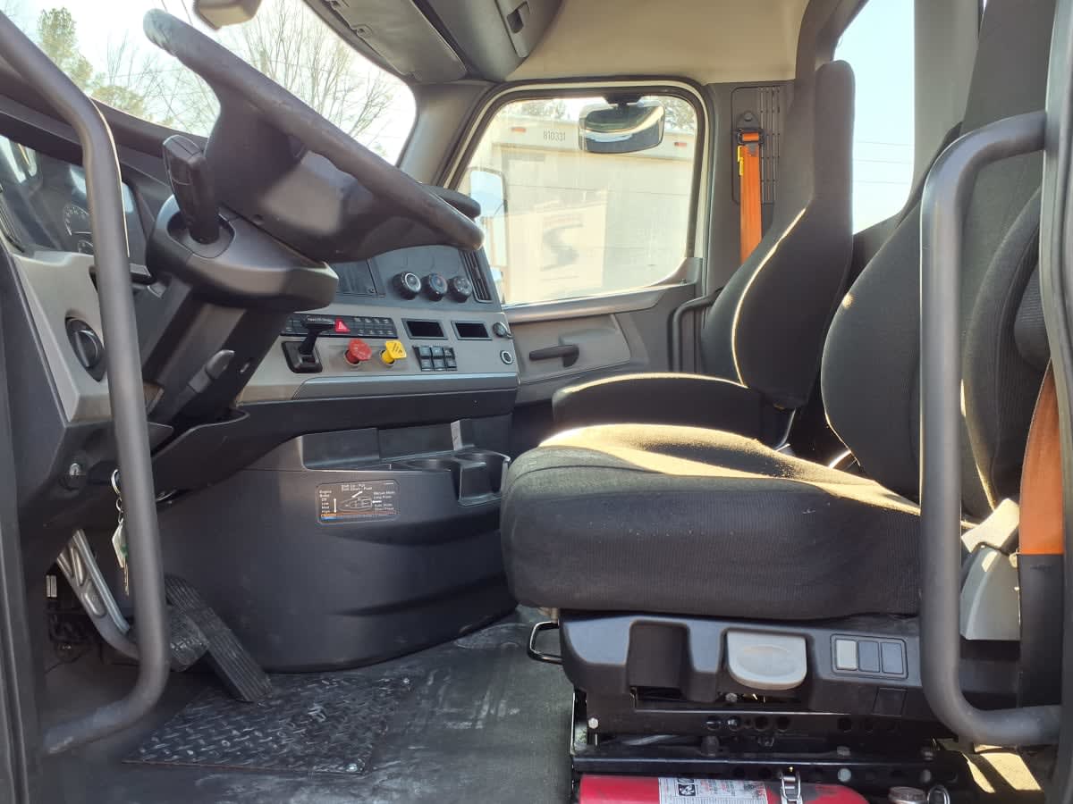 2020 Freightliner - image 7