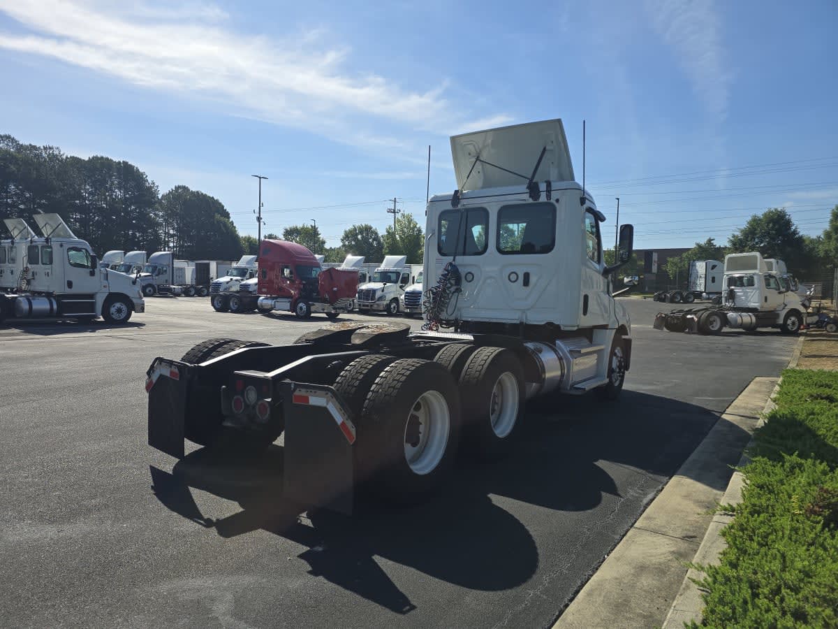 2020 Freightliner Cascadia in Atlanta, GA — photo 4