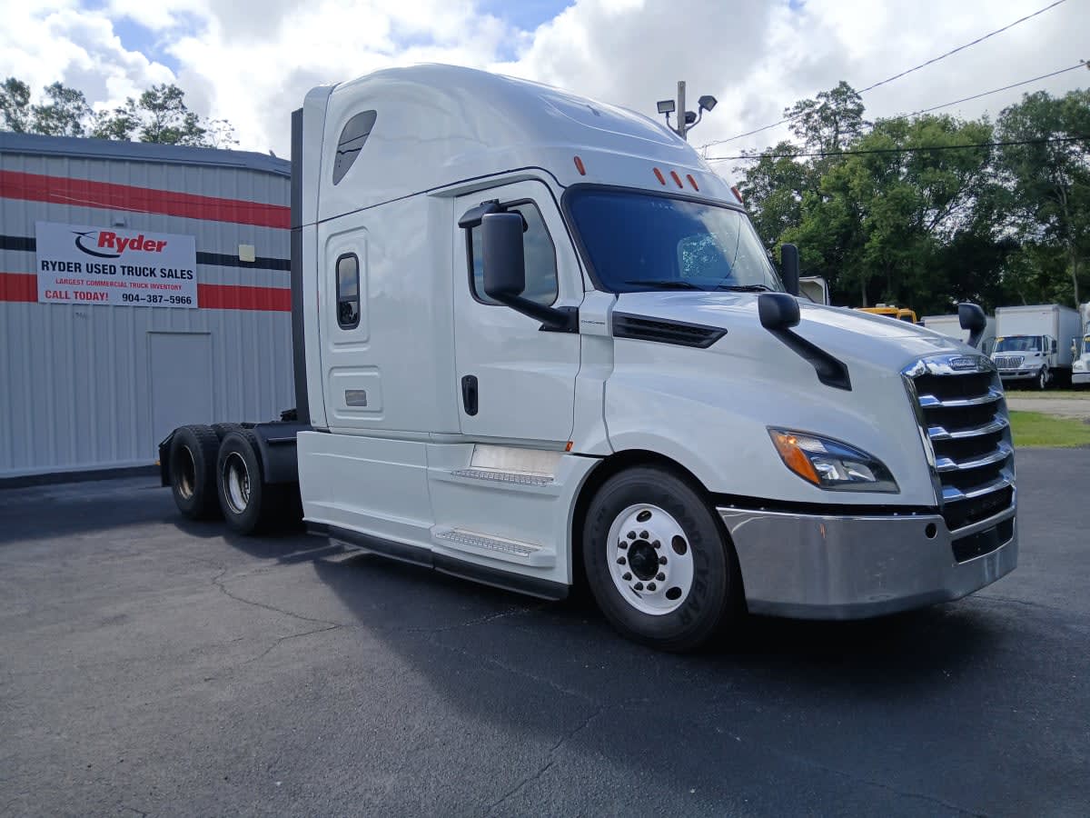 2019 Freightliner Cascadia in Jacksonville, FL — photo 3
