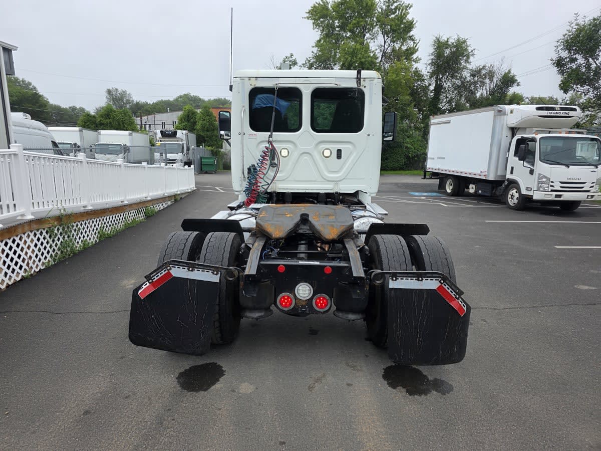 2020 Freightliner Cascadia in Bensalem, PA — photo 5