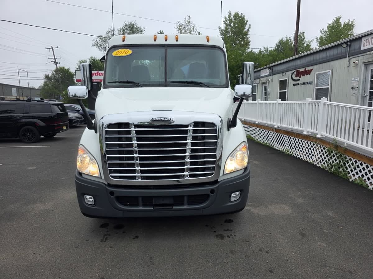 2020 Freightliner Cascadia in Bensalem, PA — photo 2