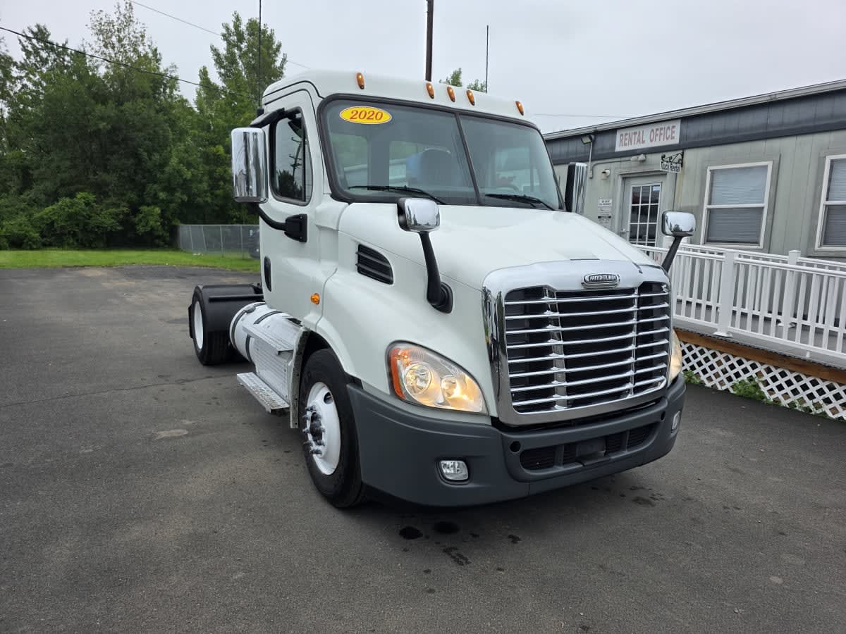 2020 Freightliner Cascadia in Bensalem, PA — photo 3