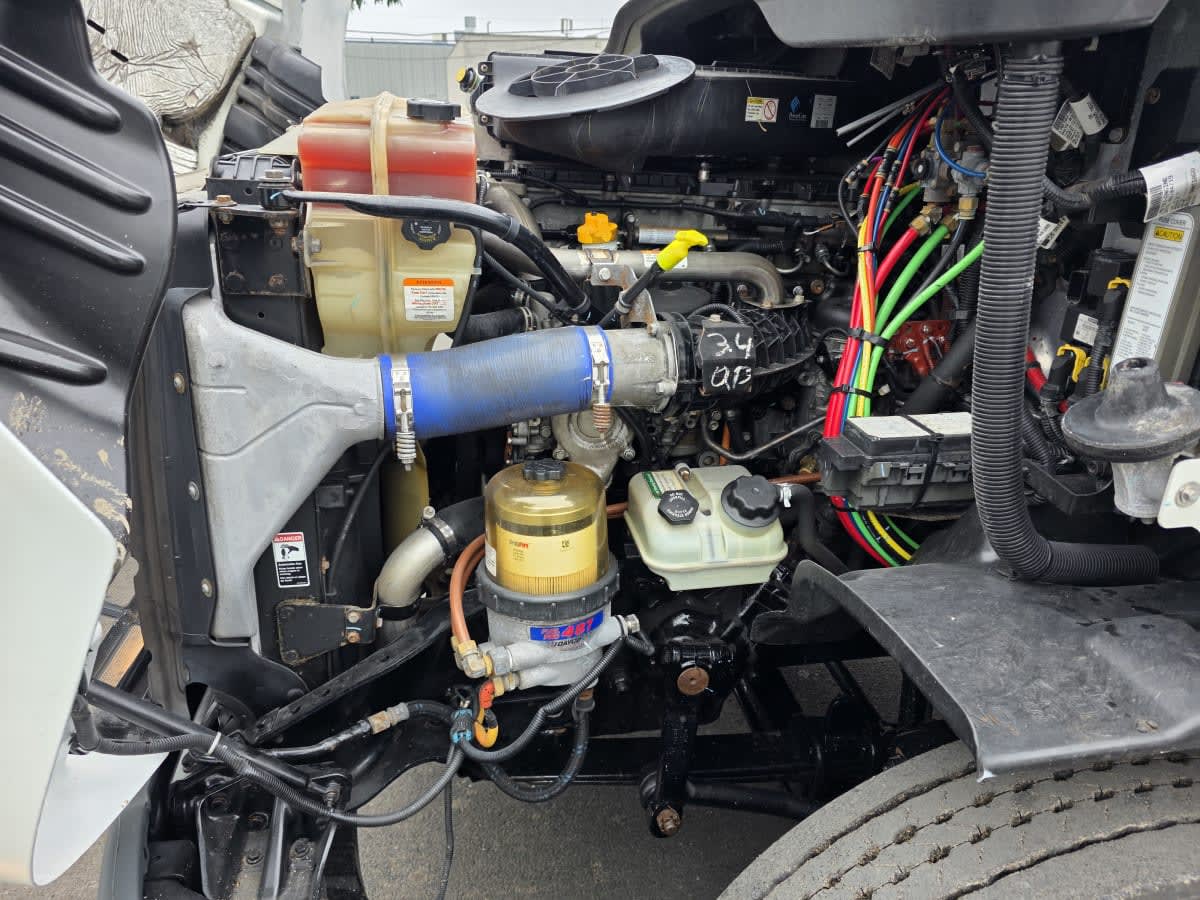 2020 Freightliner Cascadia in Bensalem, PA — photo 8