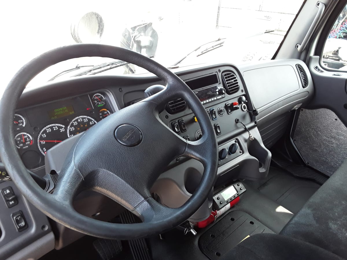 2019 Freightliner/Mercedes M2 106 881975