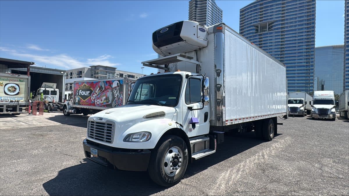 2019 Freightliner M2 106 in North Las Vegas, NV — photo 3