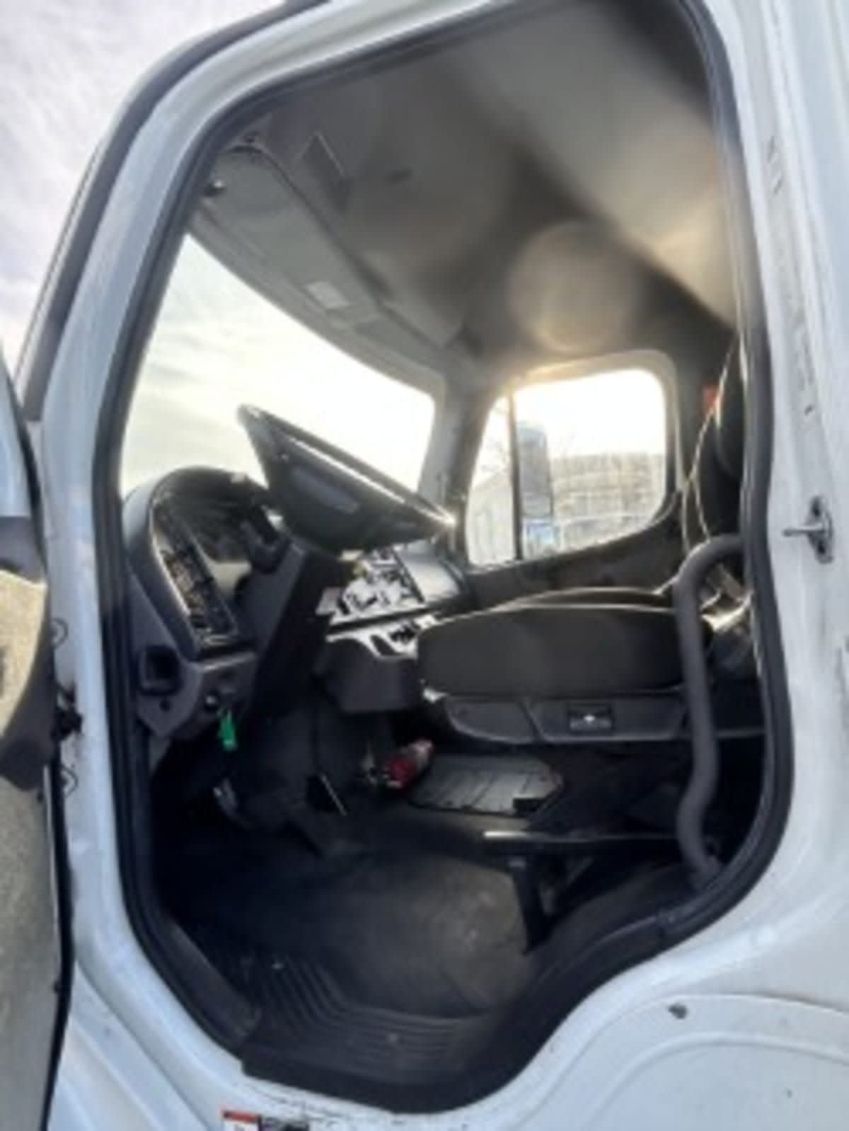 2019 Freightliner/Mercedes M2 106 882420