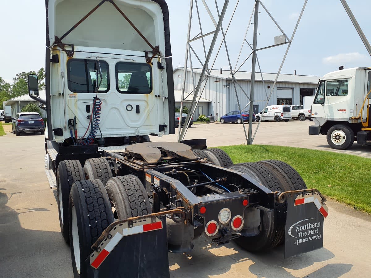 2020 Freightliner NEW CASCADIA 116 882455