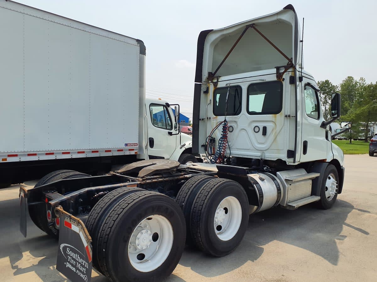 2020 Freightliner NEW CASCADIA 116 882455