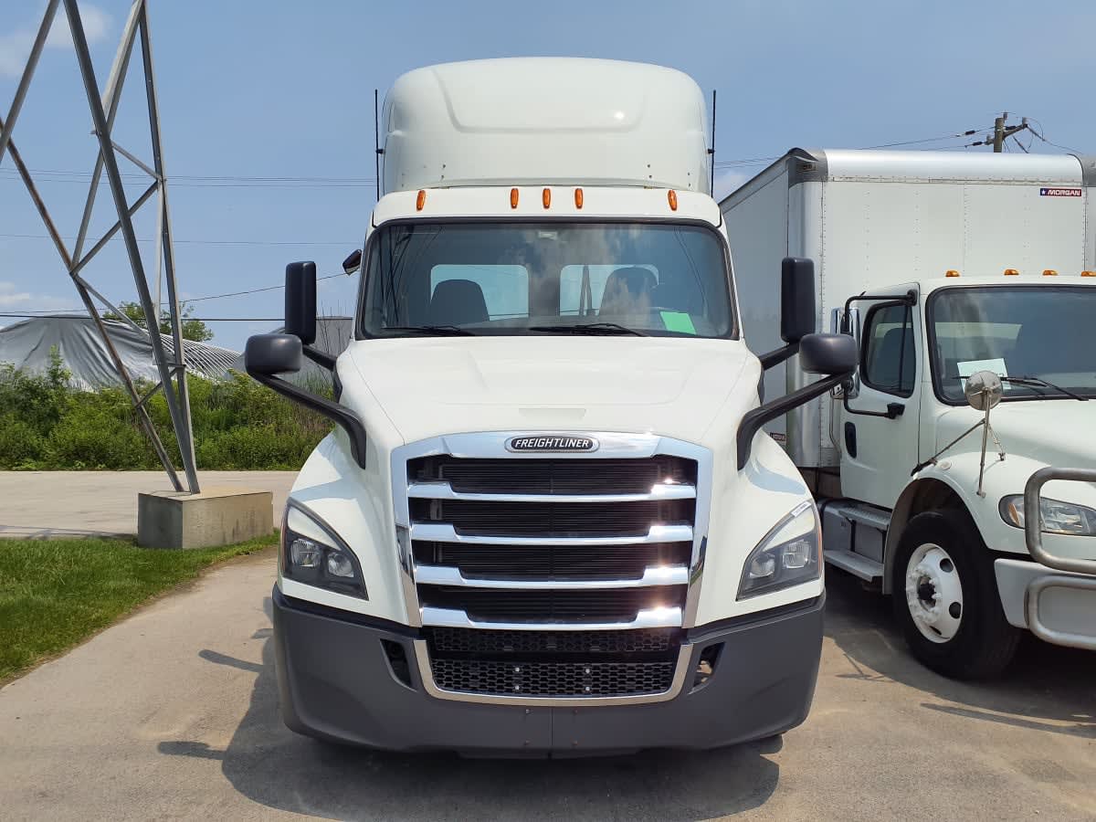2020 Freightliner NEW CASCADIA 116 882455