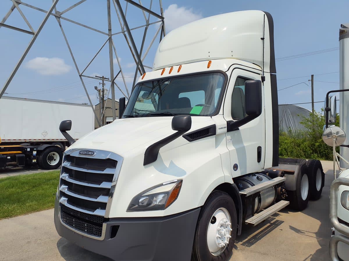 2020 Freightliner NEW CASCADIA 116 882455