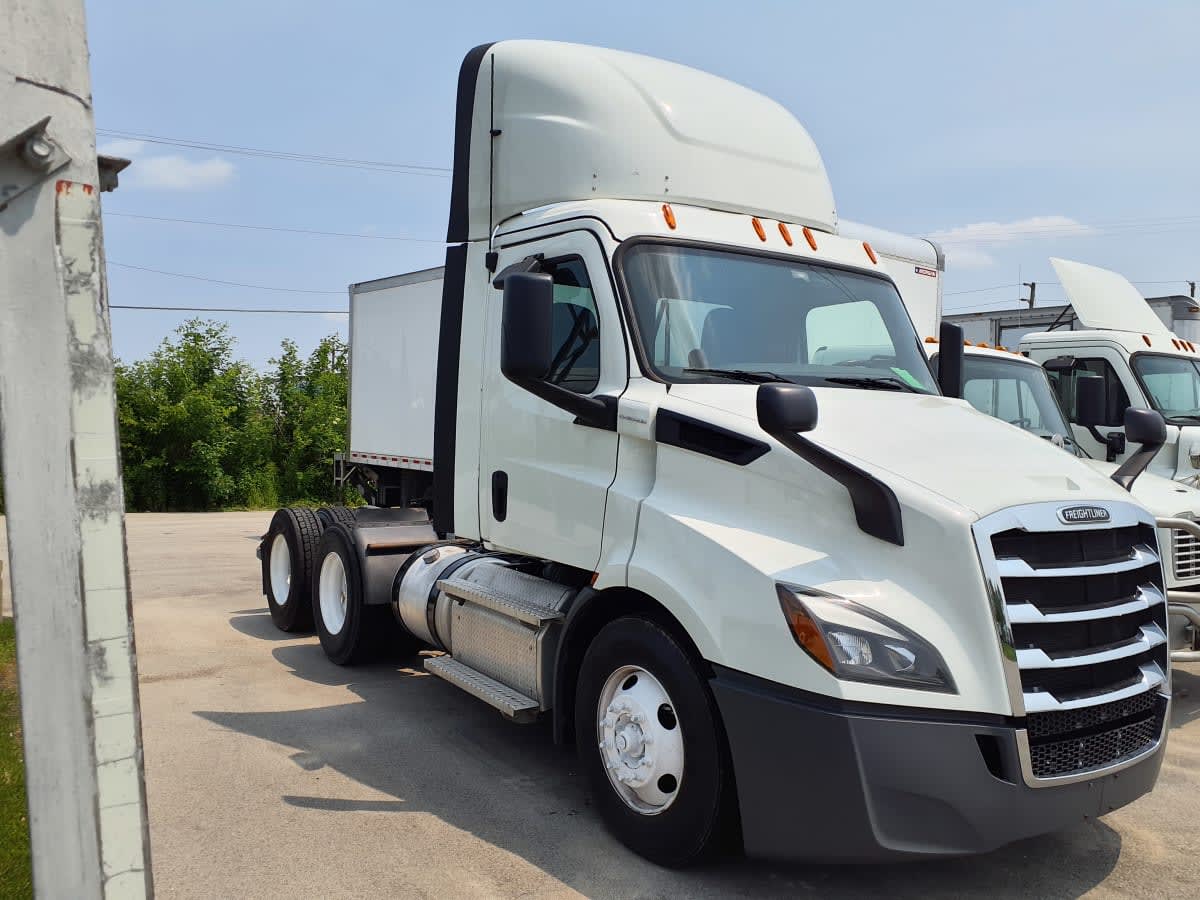 2020 Freightliner NEW CASCADIA 116 882455