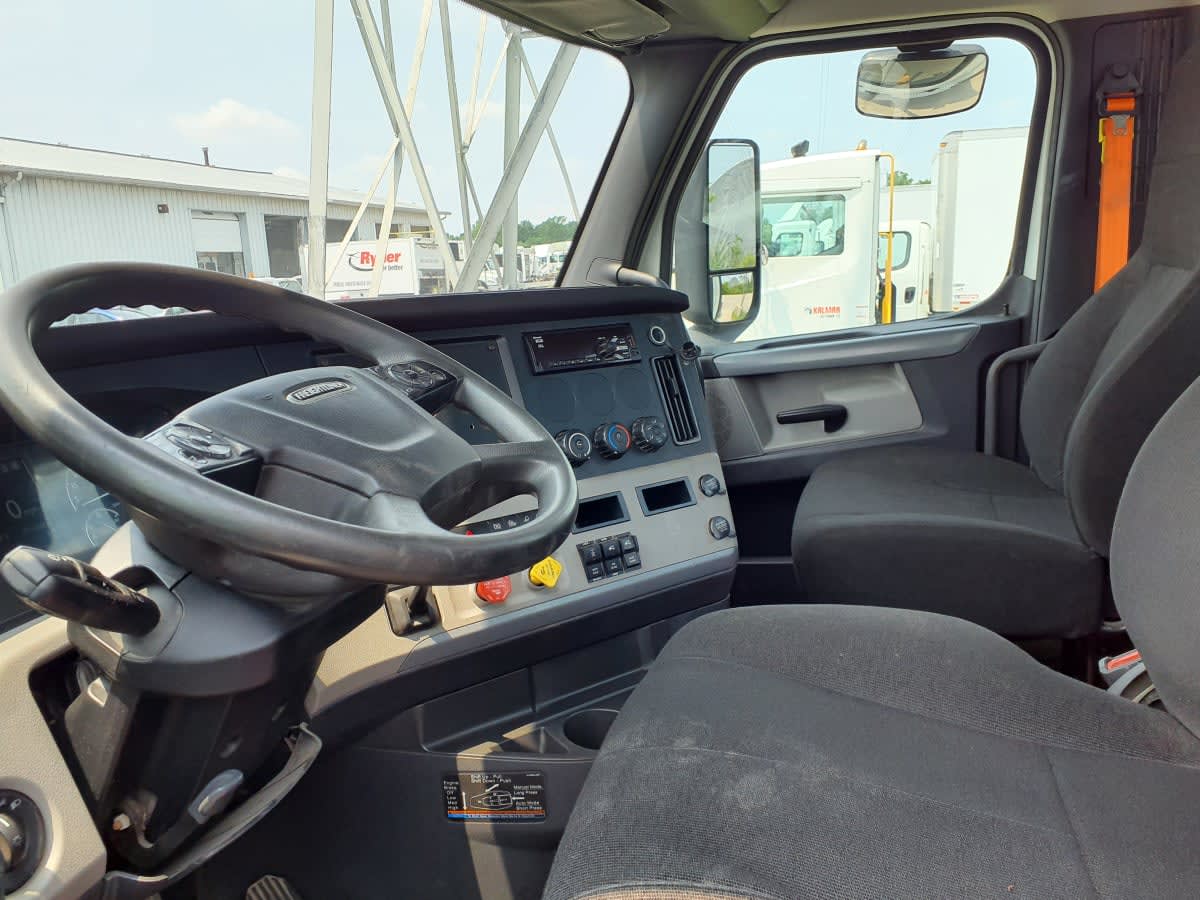2020 Freightliner NEW CASCADIA 116 882455