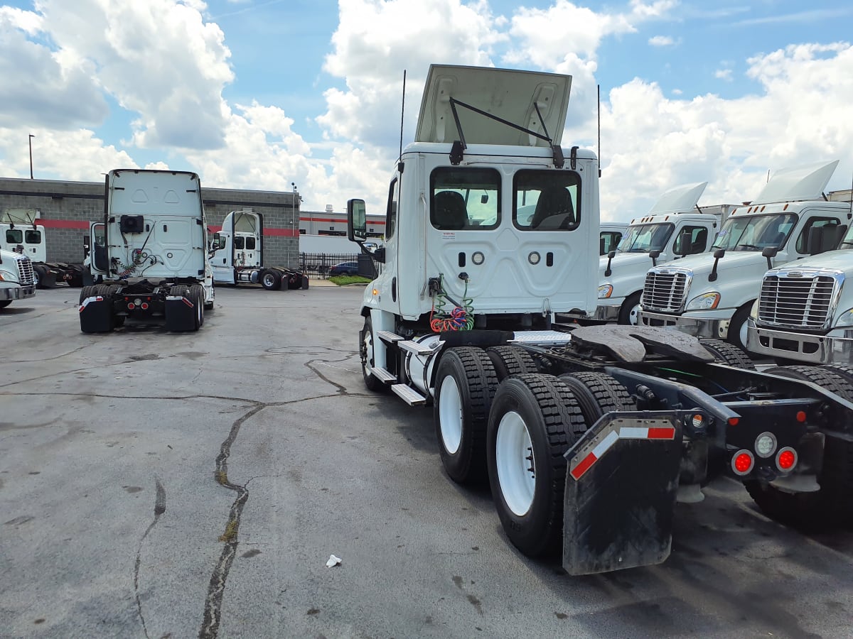 2020 Freightliner/Mercedes CASCADIA 125 884013