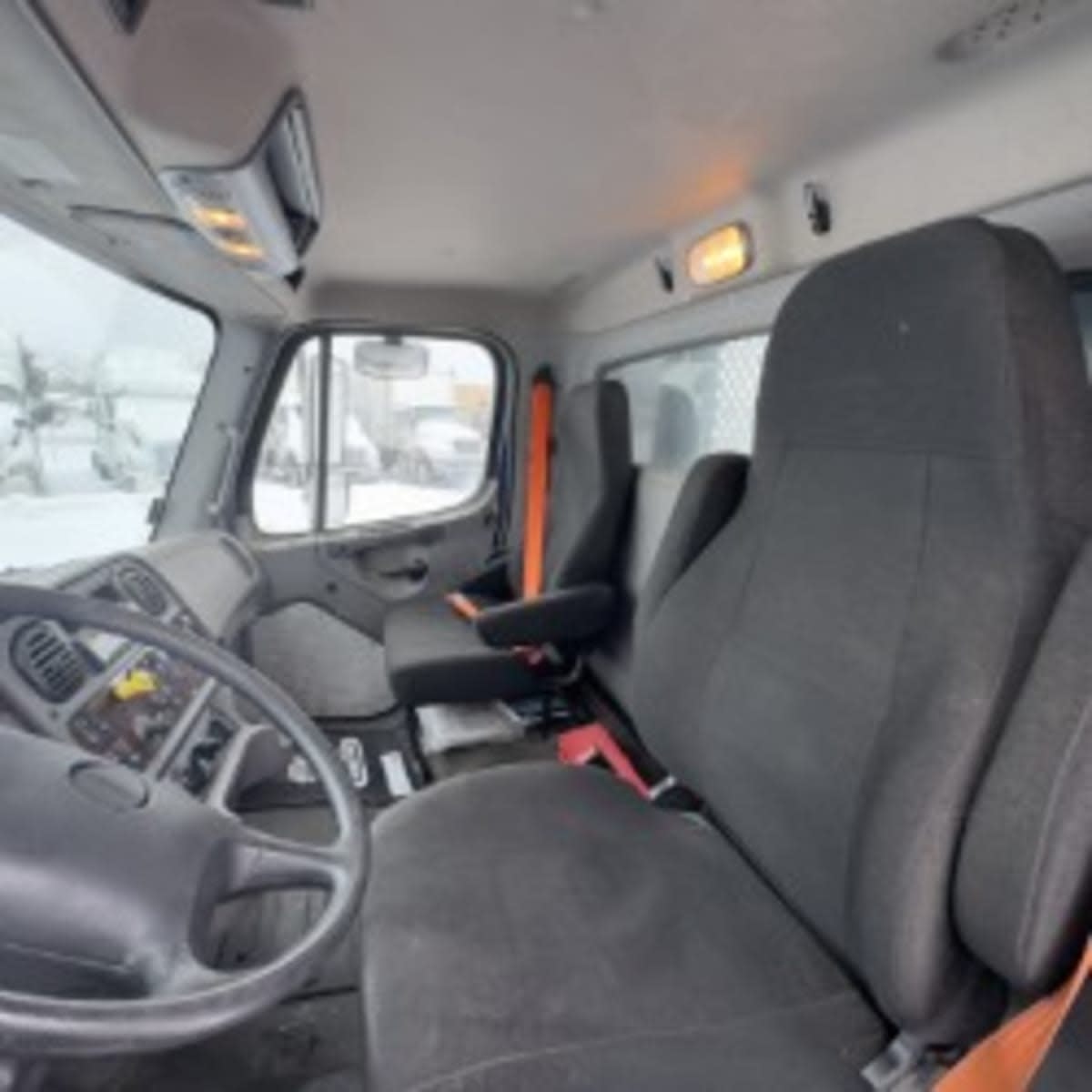 2020 Freightliner/Mercedes M2 106 884624