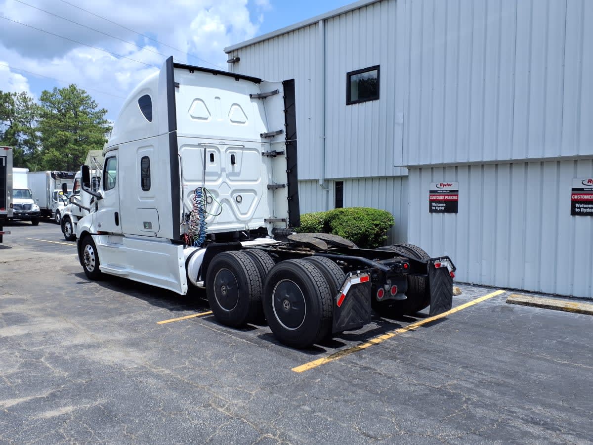 2020 Freightliner Cascadia in Doraville, GA — photo 6