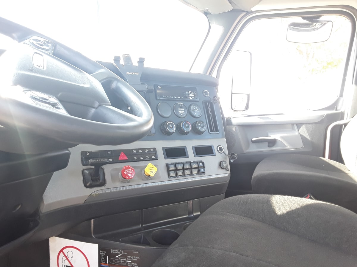 2019 Freightliner/Mercedes NEW CASCADIA PX12664 884786