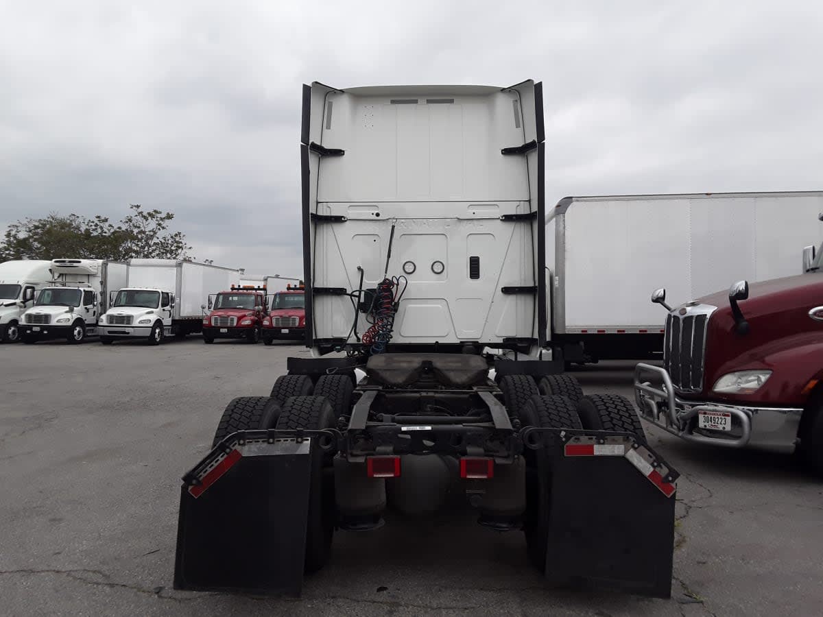 2019 International - image 5