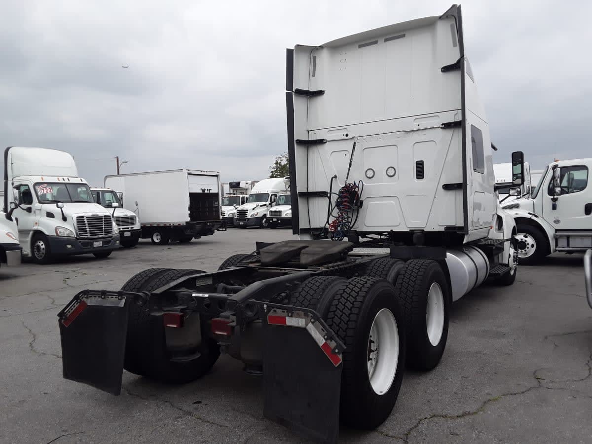 2019 International - image 4