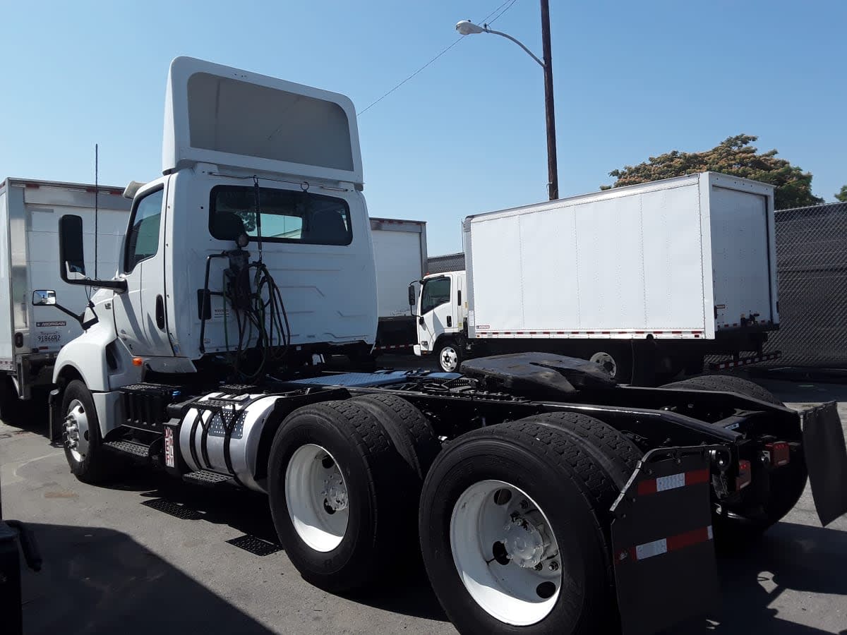 2019 Navistar International LT625 DAYCAB T/A 884893