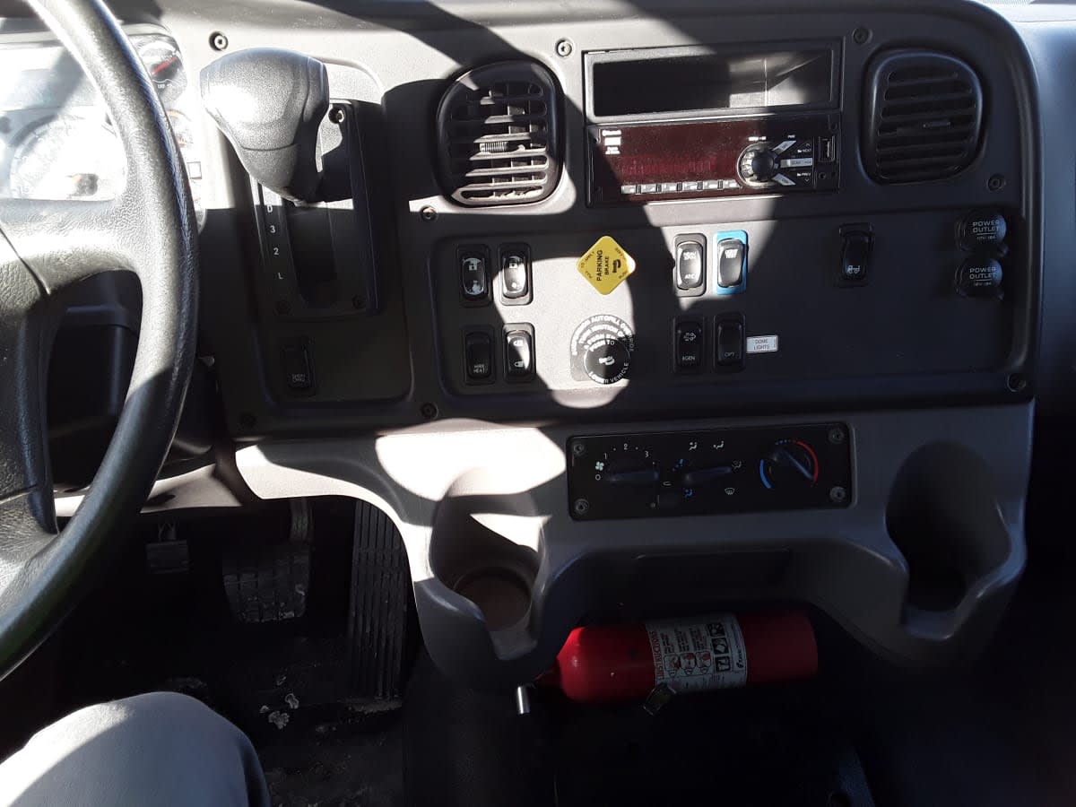 2020 Freightliner/Mercedes M2 106 884899