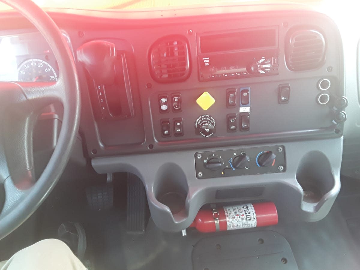 2020 Freightliner/Mercedes M2 106 884901