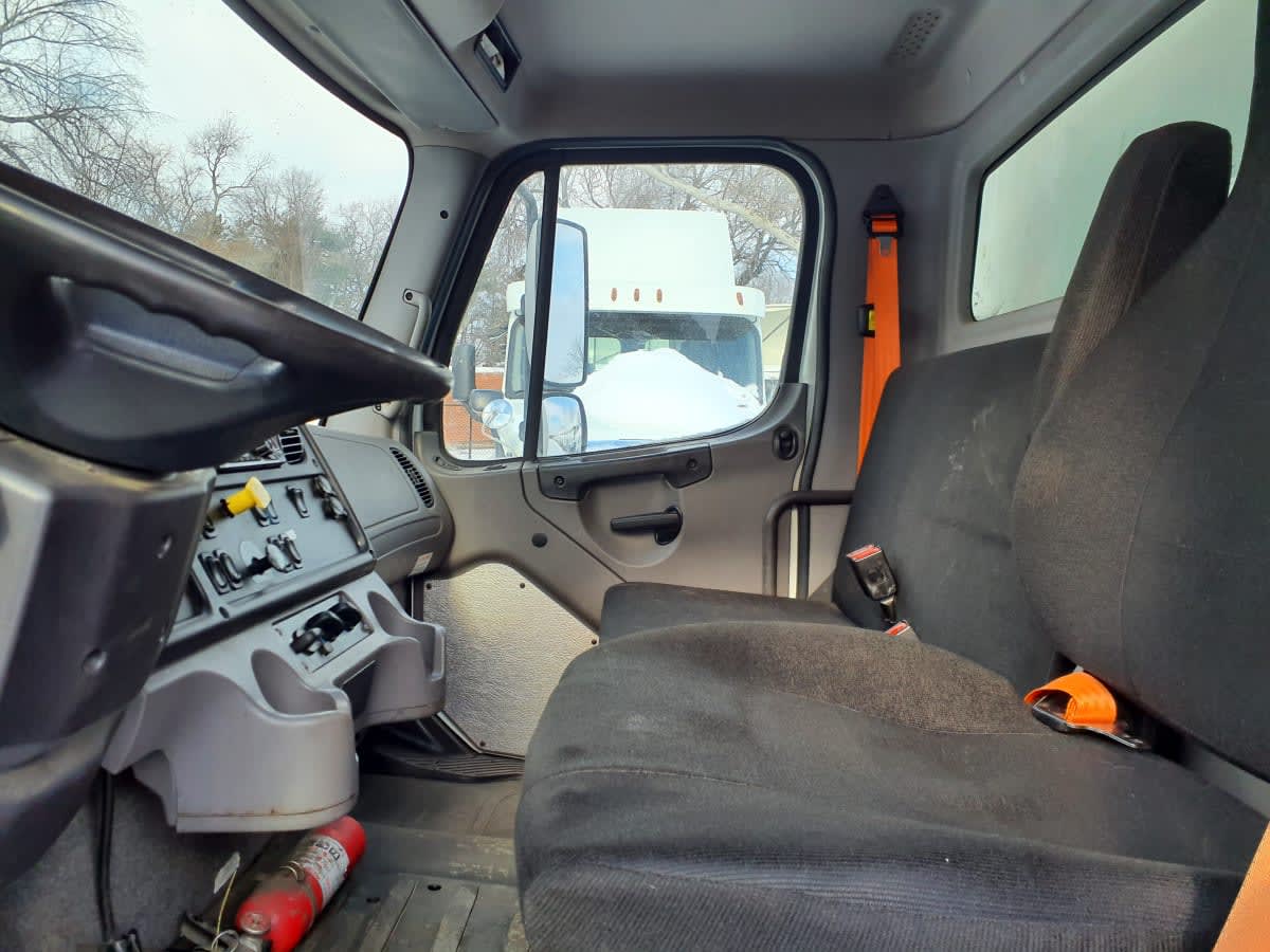 2020 Freightliner/Mercedes M2 106 884903