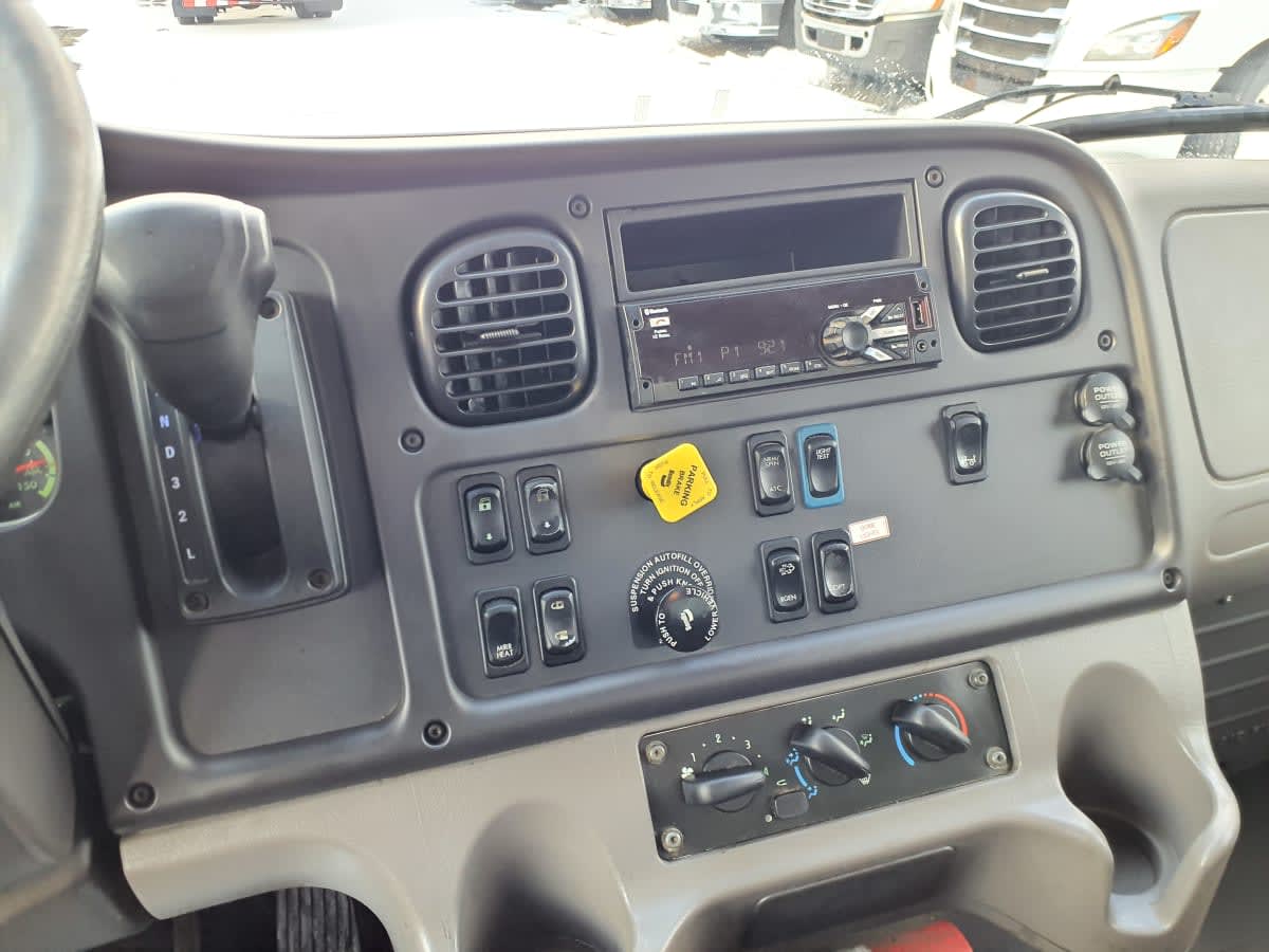 2020 Freightliner/Mercedes M2 106 884903