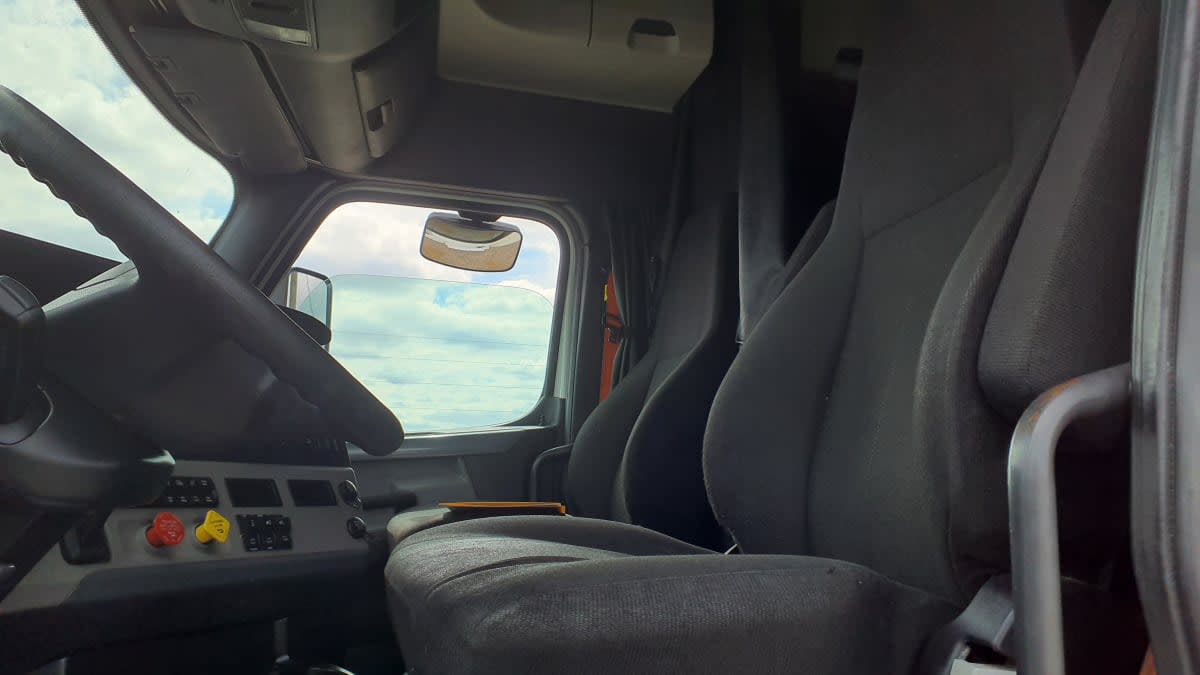 2020 Freightliner/Mercedes NEW CASCADIA PX12664 884933