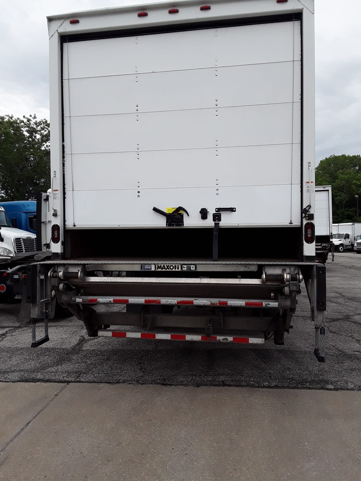 2019 Freightliner/Mercedes M2 106 884989