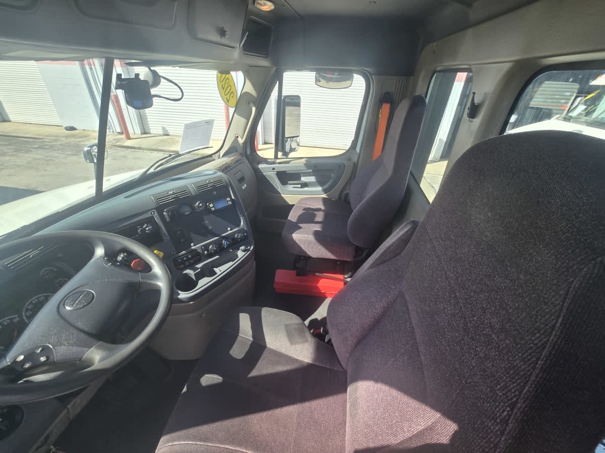 2020 Freightliner - image 7